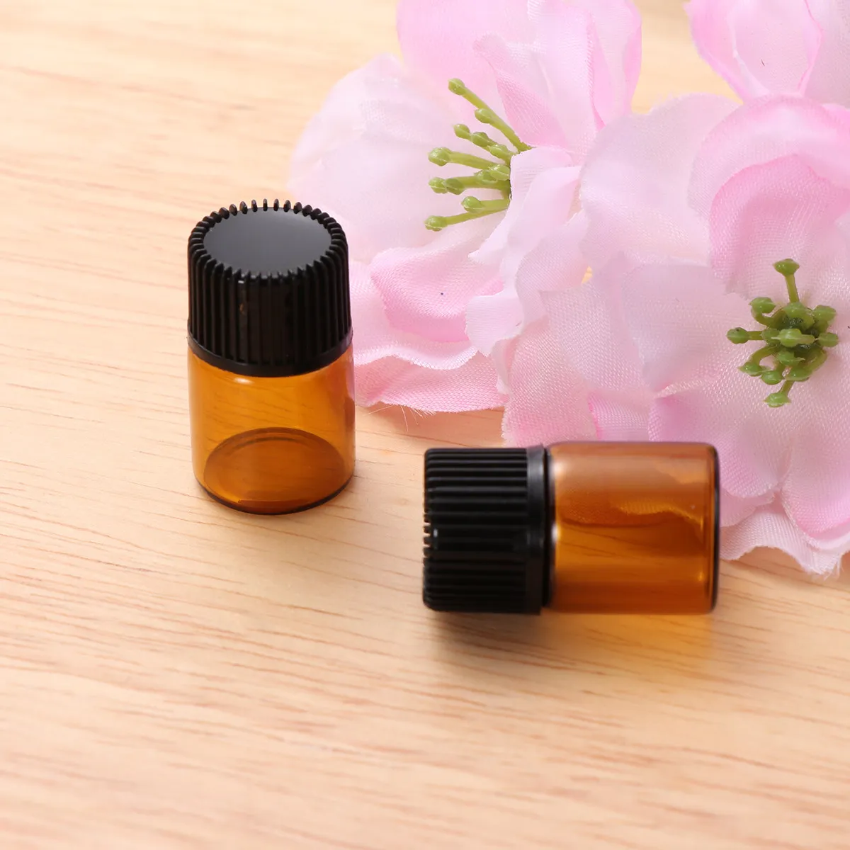 12 botellas de vidrio pequeñas de 2 ml, frascos de viaje para aceites esenciales y perfumes, mini contenedores recargables para colonias y líquidos químicos