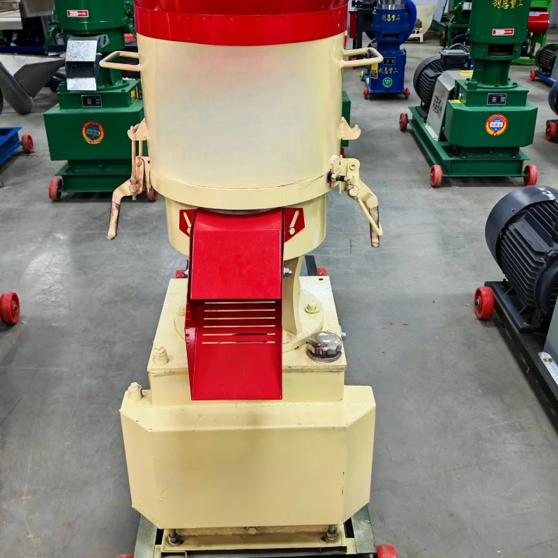 The new 300 pellet machine is equipped with a 22kW or 30kW pure copper motor, with an output of 1500 to 1000kg per hour. 300