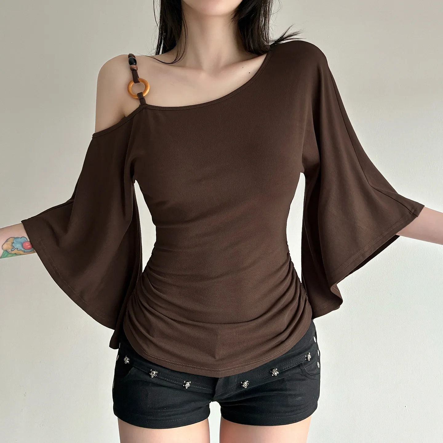 

Женская футболка с рукавами-трубой Spicy Girl, новая однотонная свободная футболка с наклонным плечевым ремнем