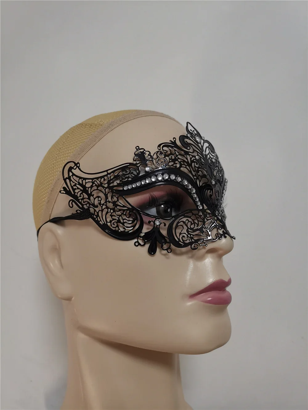 Masque en métal noir et blanc pour femme, masque pour les yeux avec biscuits, costume de robe de paupières de fête Tim, chaud dans le monde entier