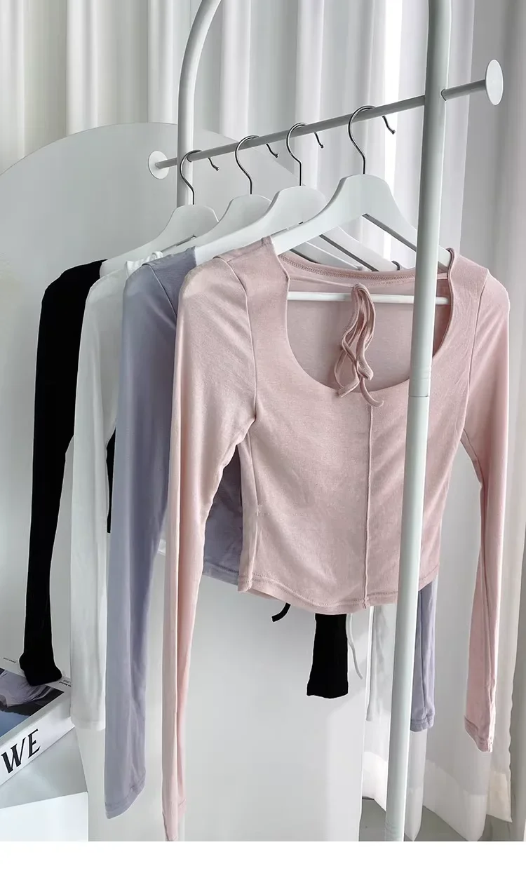 Koreanisches Dongdaemun T-Shirt mit Krawattendetail, kurz geschnitten, langärmlig, Damen, Herbst 2026, schmal geschnitten, transparent, mit großem U-Ausschnitt, figurbetontes Crop-Top – Detail 17
