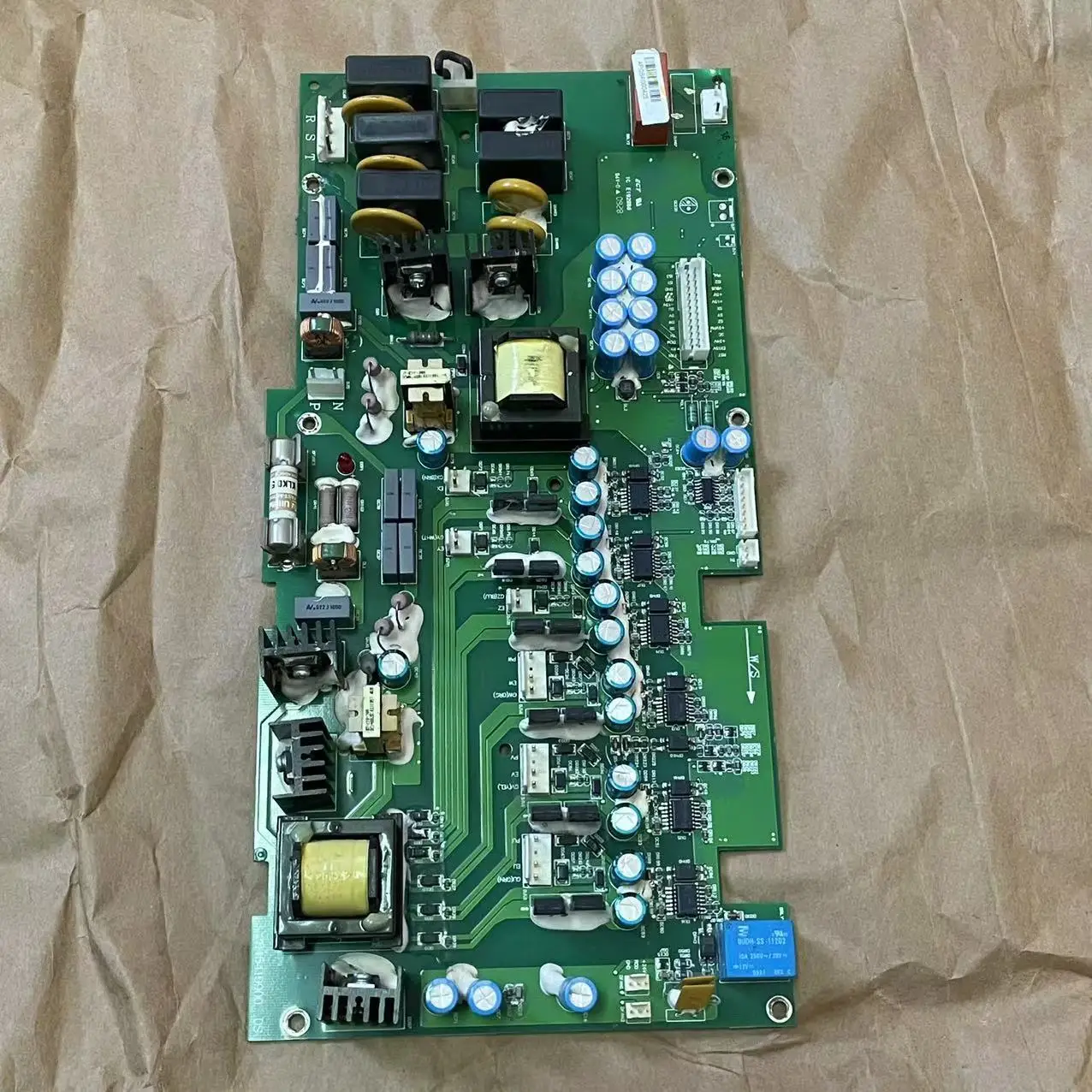 Disassembly Delta inverter VFD-F or VF-B series 37-45-55-75KW main power board driver board 2945419900