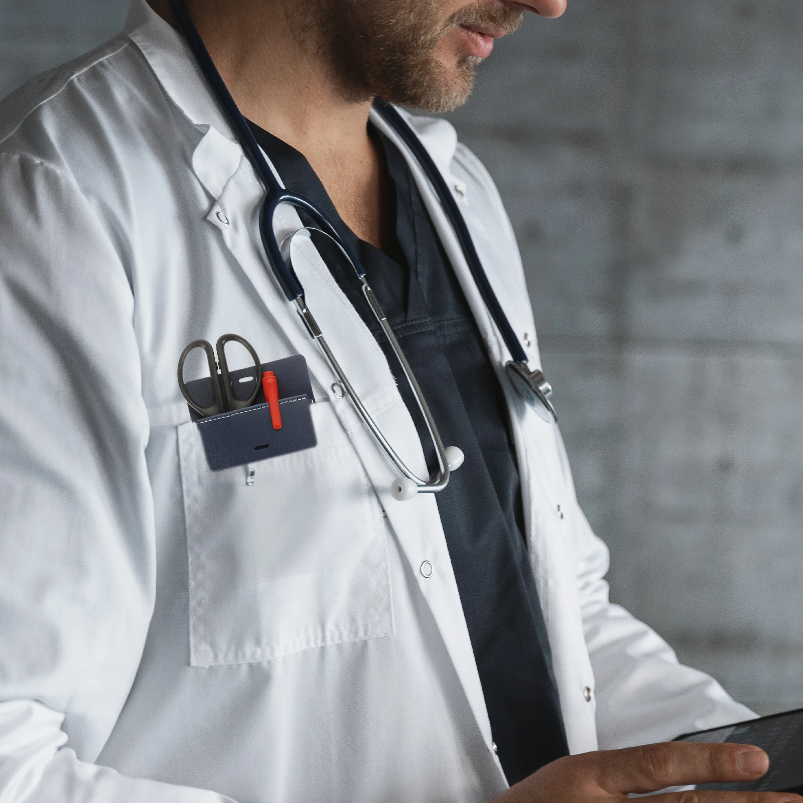 

Pocket Protector Pencil Holder Pen Sleeve for Shirts Lab Coats PU Portable Pen Organizer Pocket Protector for Office