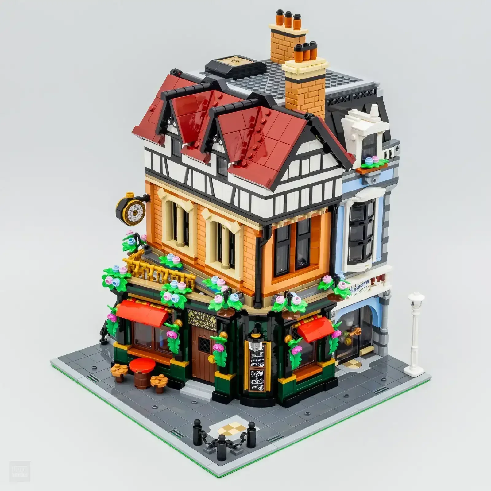 2025 novos blocos de construção modulares de canto tudor criativo especialista vista rua tijolos brinquedo para crianças adultos presentes natal 3266 pçs