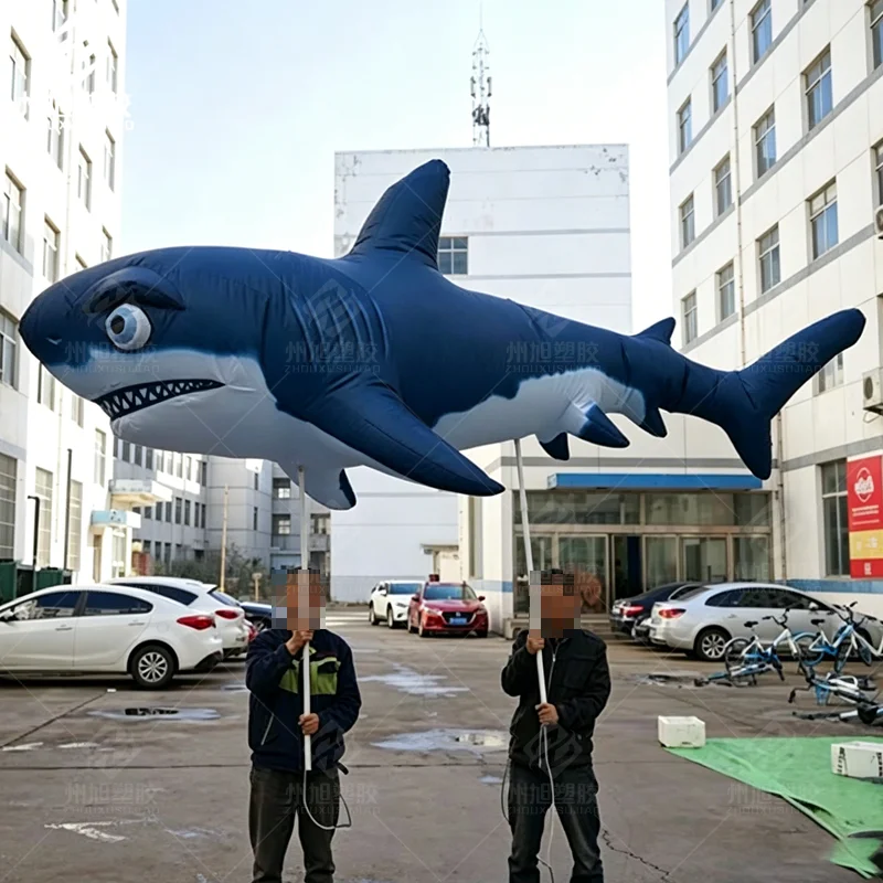 Customized hand-held inflatable shark model, suitable for parades and ocean themed events, advertising decoration props