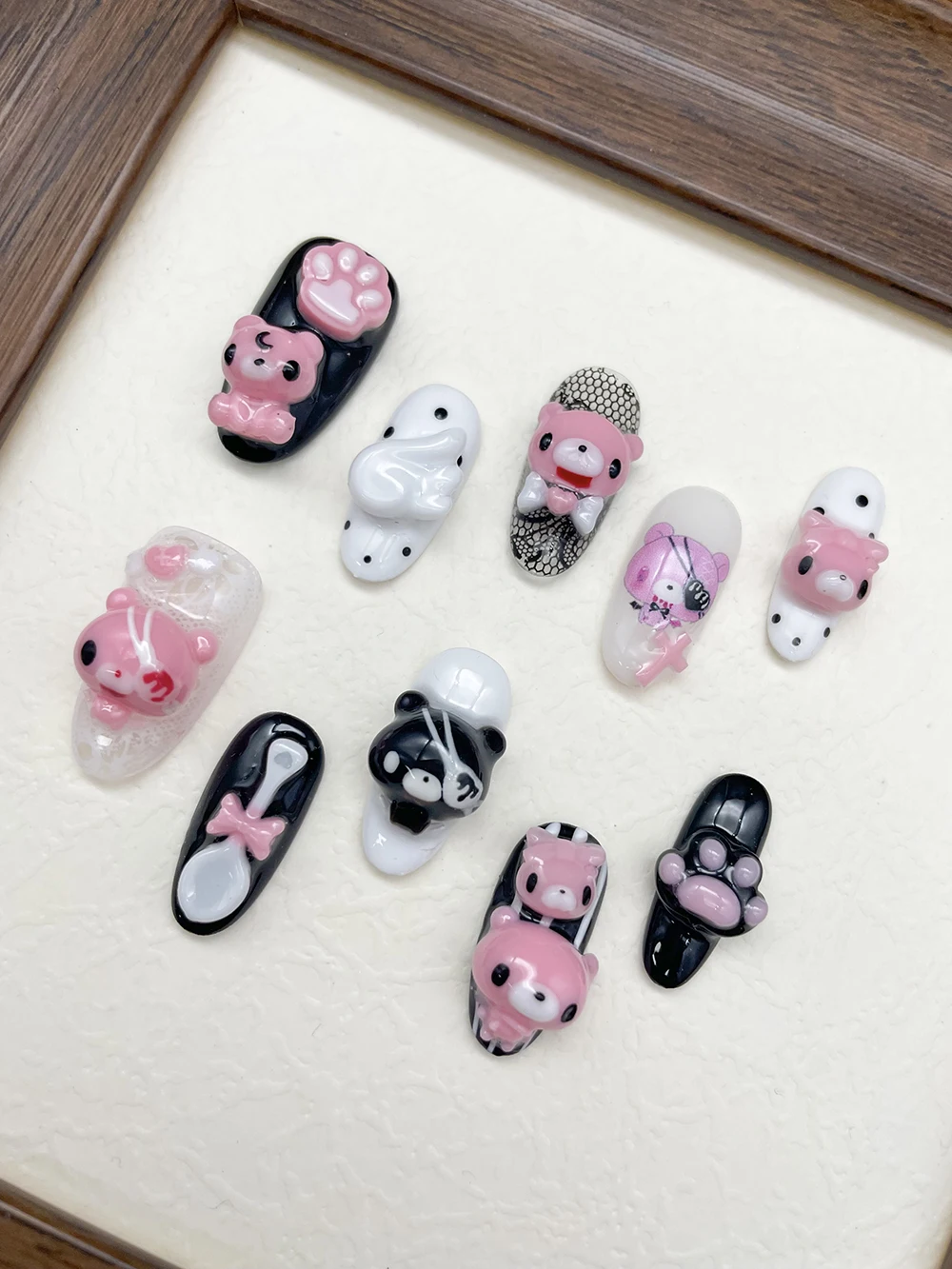

2026 New Black Pink Little Bear Press On Nails Art 3D Doll Lace Wings Bear Paws Central Ellipse Cartoon Fake Nails Birthday Gift