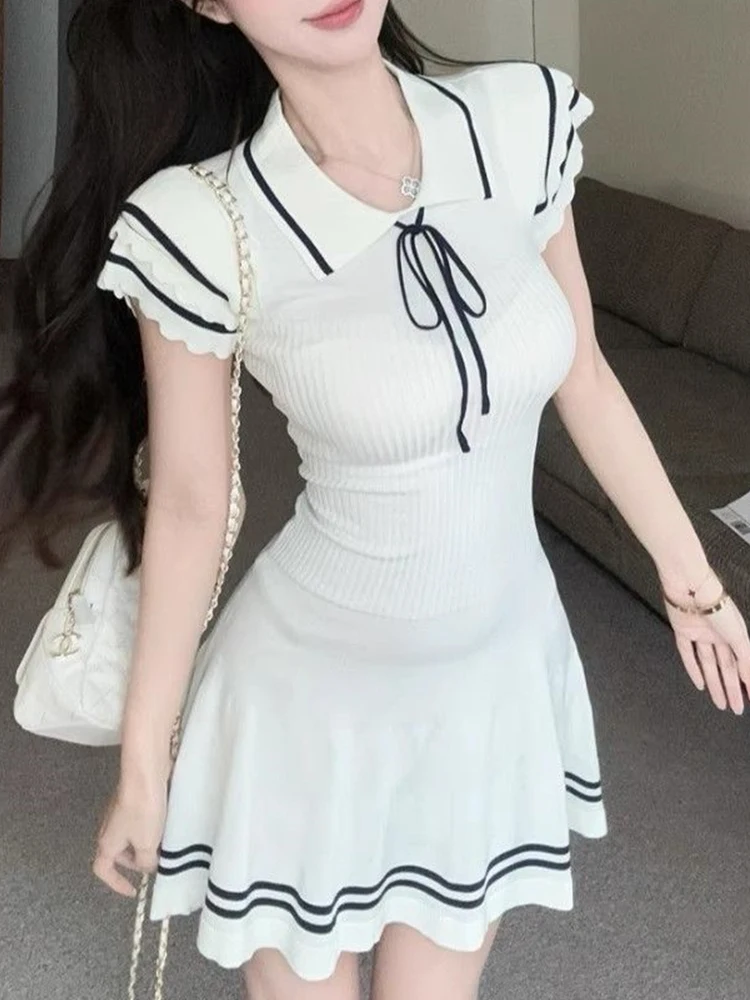 Vestido de punto estilo universitario azul marino con lunares para mujer, vestido coreano con cuello y bloques de color, con faja, manga corta y falda acampanada.