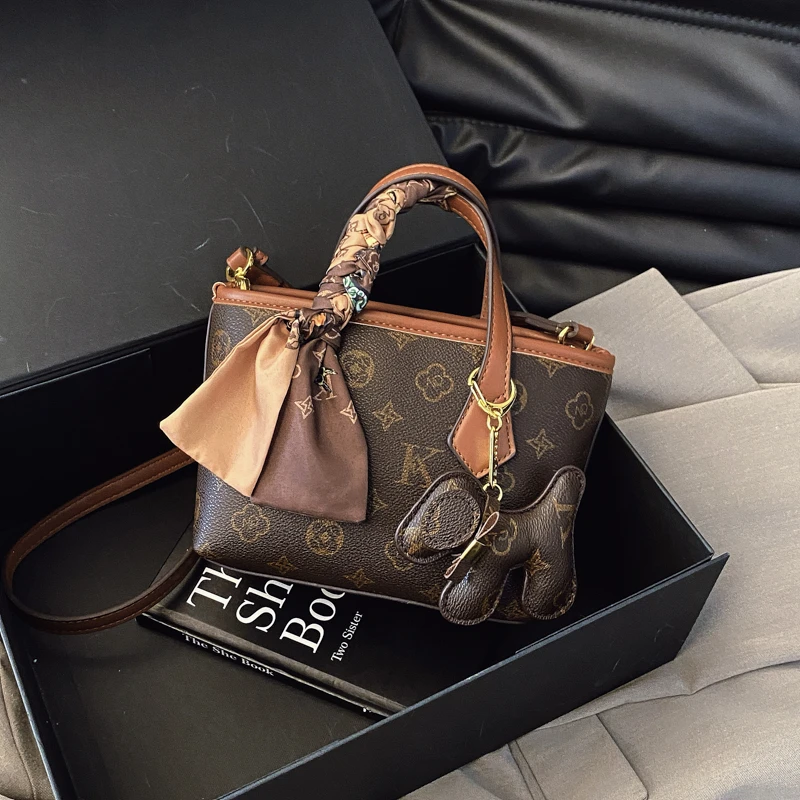 

Trendy Paris Fashion Crossbody Bag Solid Color Leather Clutch Minimalist Luxury Tote Vintage Style For Casual Women Shopper