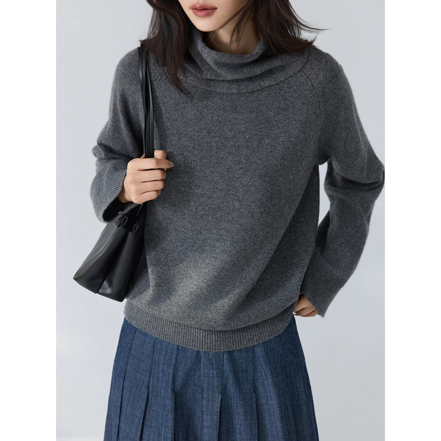 100% cashmere high neck pullover for women in autumn and winter, soft, lightweight, luxurious, loose, basic, warm knit top