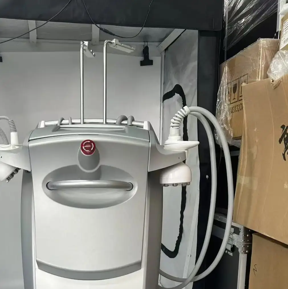 

Новейшее оборудование для подтяжки кожи, вакуумного массажа, сжигания жира и лифтинга кожи Activmel Venus, подходит для салонов красоты.