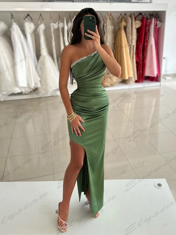 Wunderschöne Satin Abendkleider exquisite Perlen sexy Meerjungfrau von der Schulter ärmellose High Slit Ballkleider für Frauen 2024