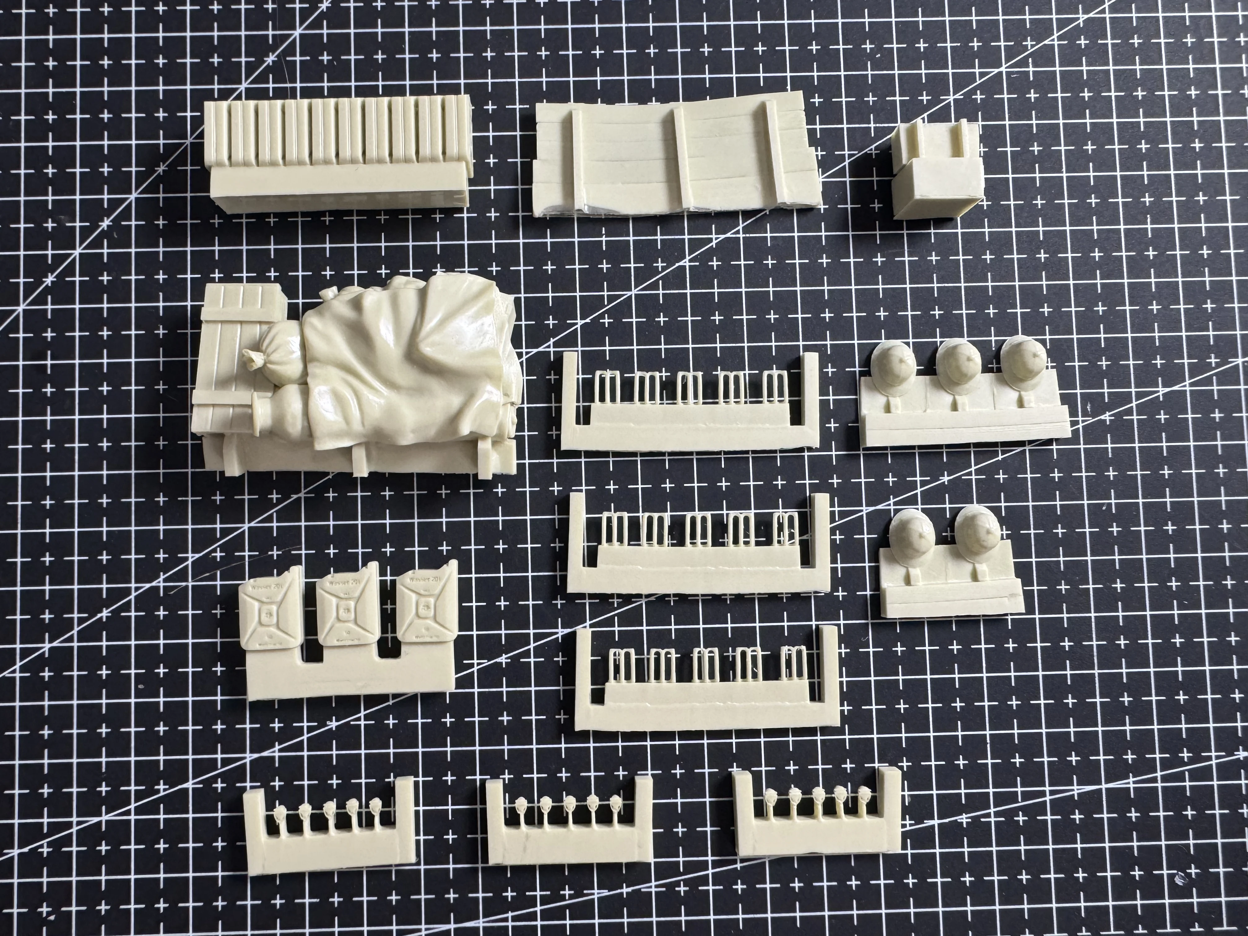 Precision Casting Resin Model Assembly Kit, 1/35 Third Tank Debris Modification Part (S1), Unpainted (excluding The Vehicle)