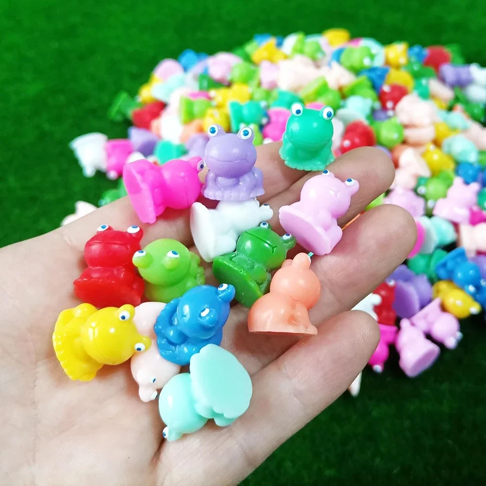 Resin Mini Frogs Figurines Smile Small Miniature Plastic Tiny Frogs Ornaments Bulk to Hide for Home Garden Leap Year Decorations