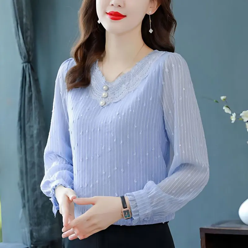 Office Lady Lace Spliced Shirt Fashion Folds Spring Autumn Elegant V-Neck Female Clothing Long Sleeve Chic Pearl Button Blouse