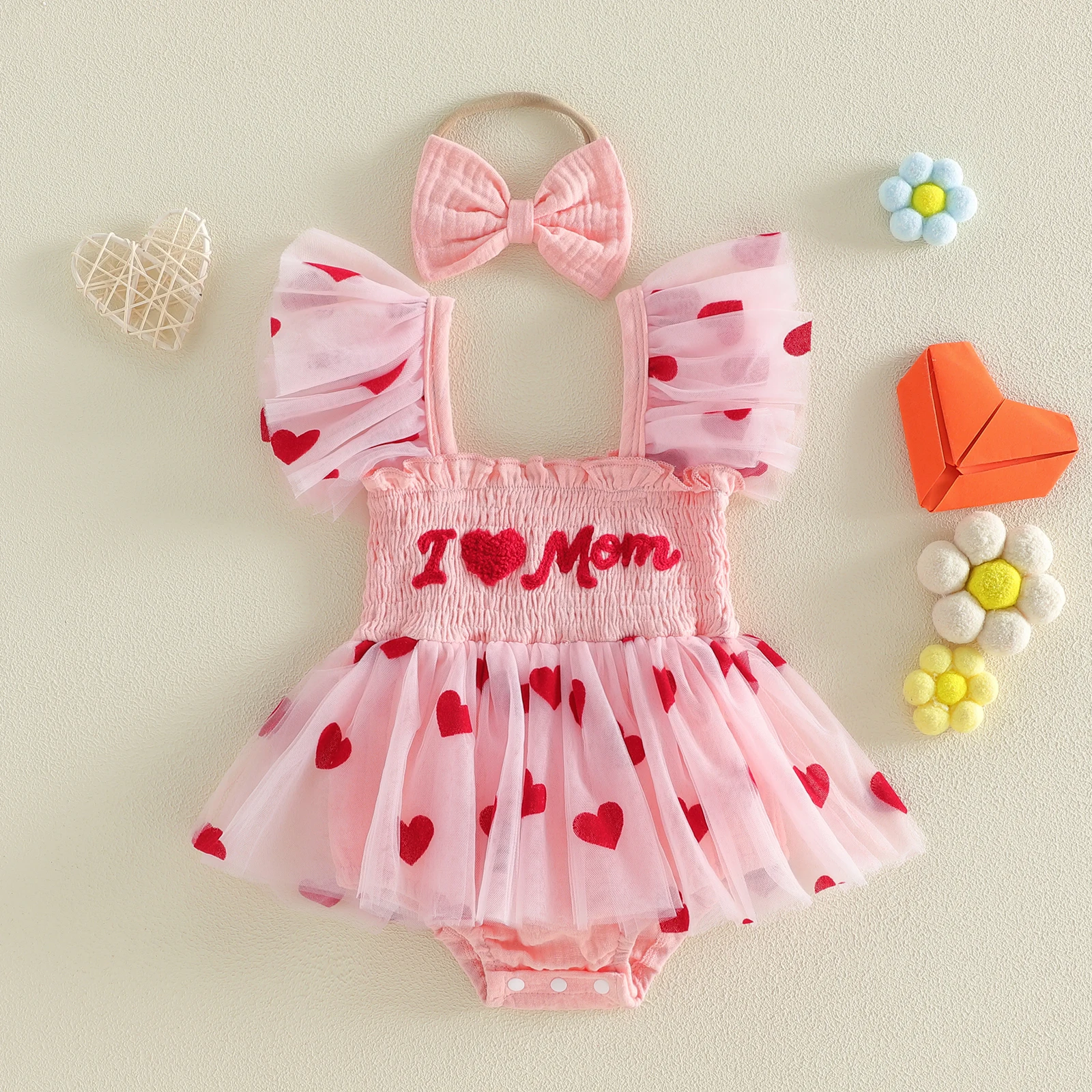 

Комплект для девочки на День матери: платье-ромпер из фатина с вышивкой в виде сердечек и рукавами-крылышками, а также повязка на голову с бантом, 2 предмета