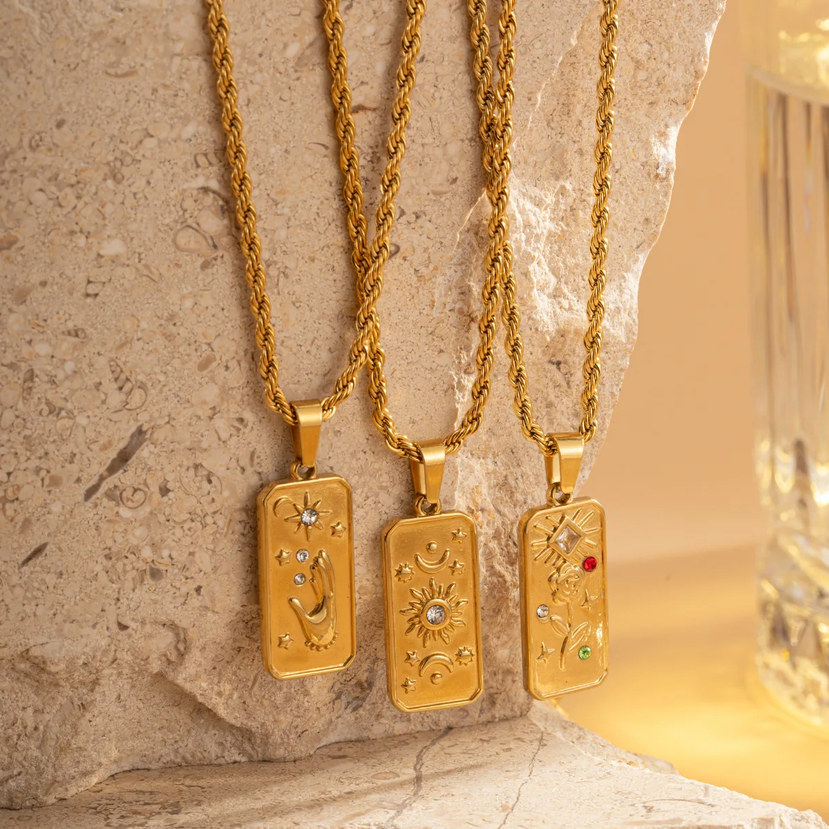 

Stainless steel anti-oxidation jewelry tarot necklace, star, moon, rose and sun relief design, waterproof women's necklace