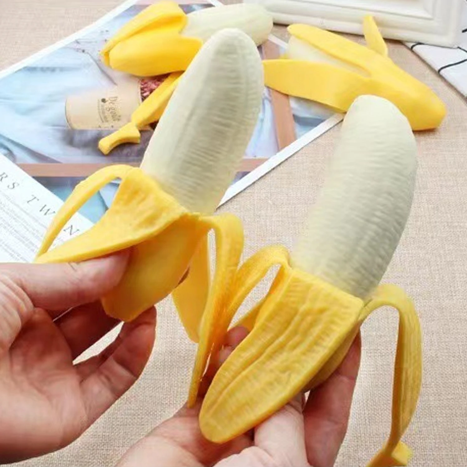 Mocking peeled bananas, squeezing and releasing stress, simulating fruits, stress relieving toys, creative pranks