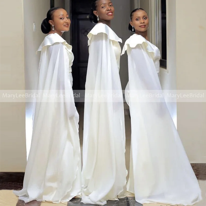 Robes de demoiselle d'honneur en Satin blanc pour femmes africaines, asymétrique épaule dénudée avec Cape latérale en mousseline de soie, grande taille, robe d'invitées de mariage