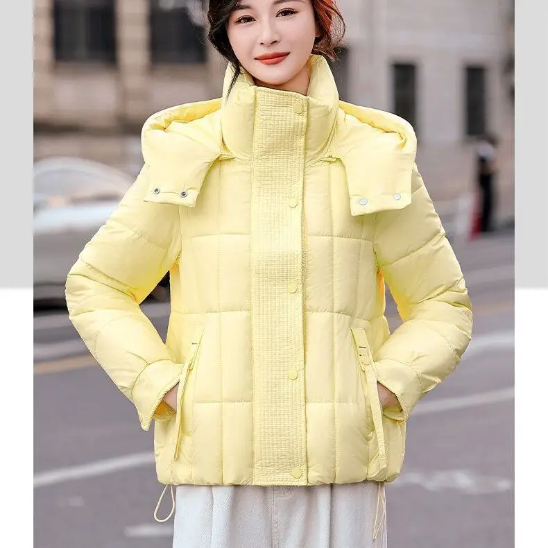 سترة نسائية لخريف وشتاء 2025 من القطن للتنقل مع غطاء للرأس ومقاومة للرياح