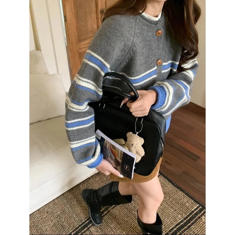 

Age-reducing Contrasting Striped Crimped Crew-neck Knitted Cardigan