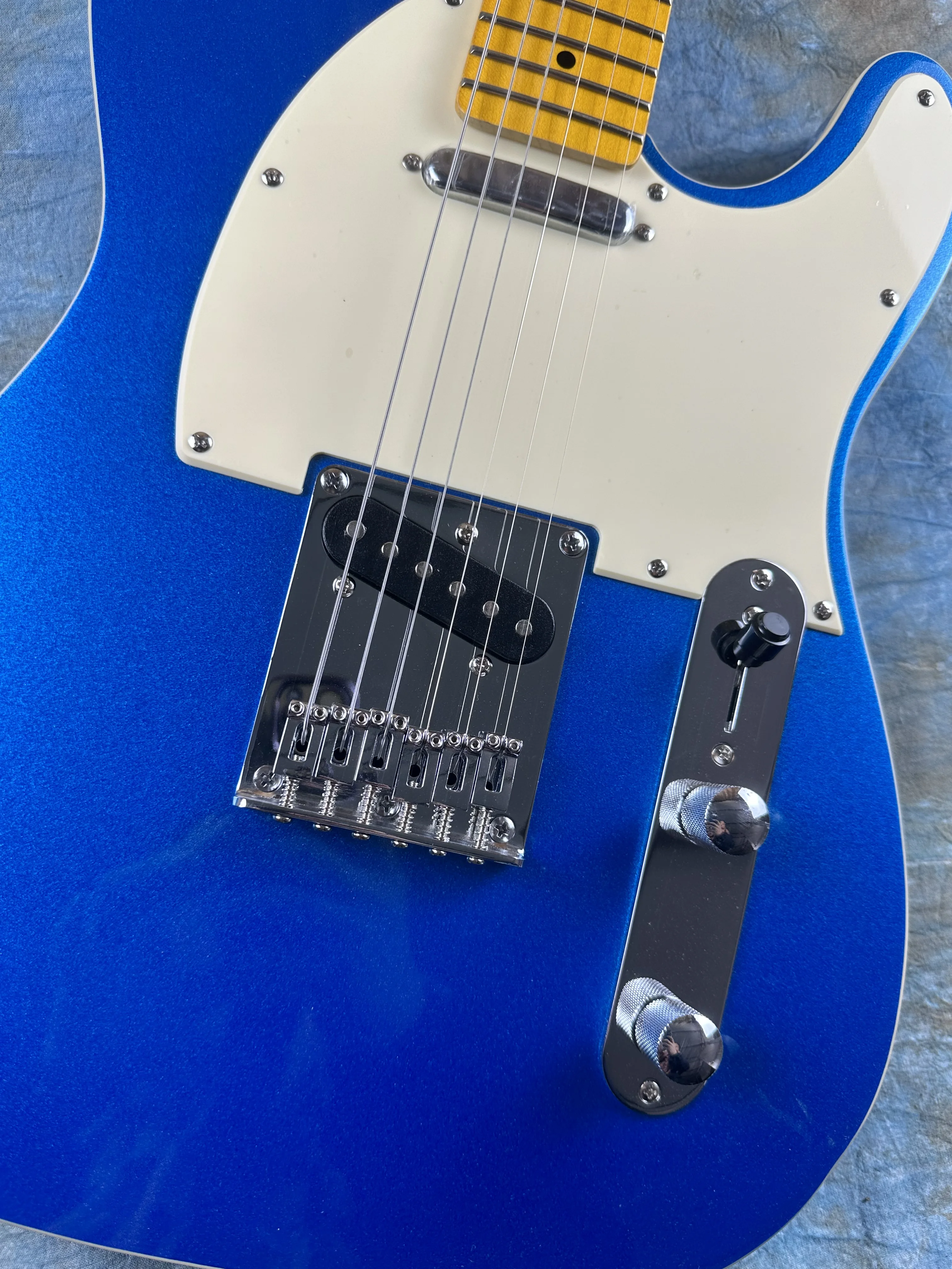 Telecast Electric Guitar,Imported alder wood body, shining blue and silver, all over sandwich, lightning package