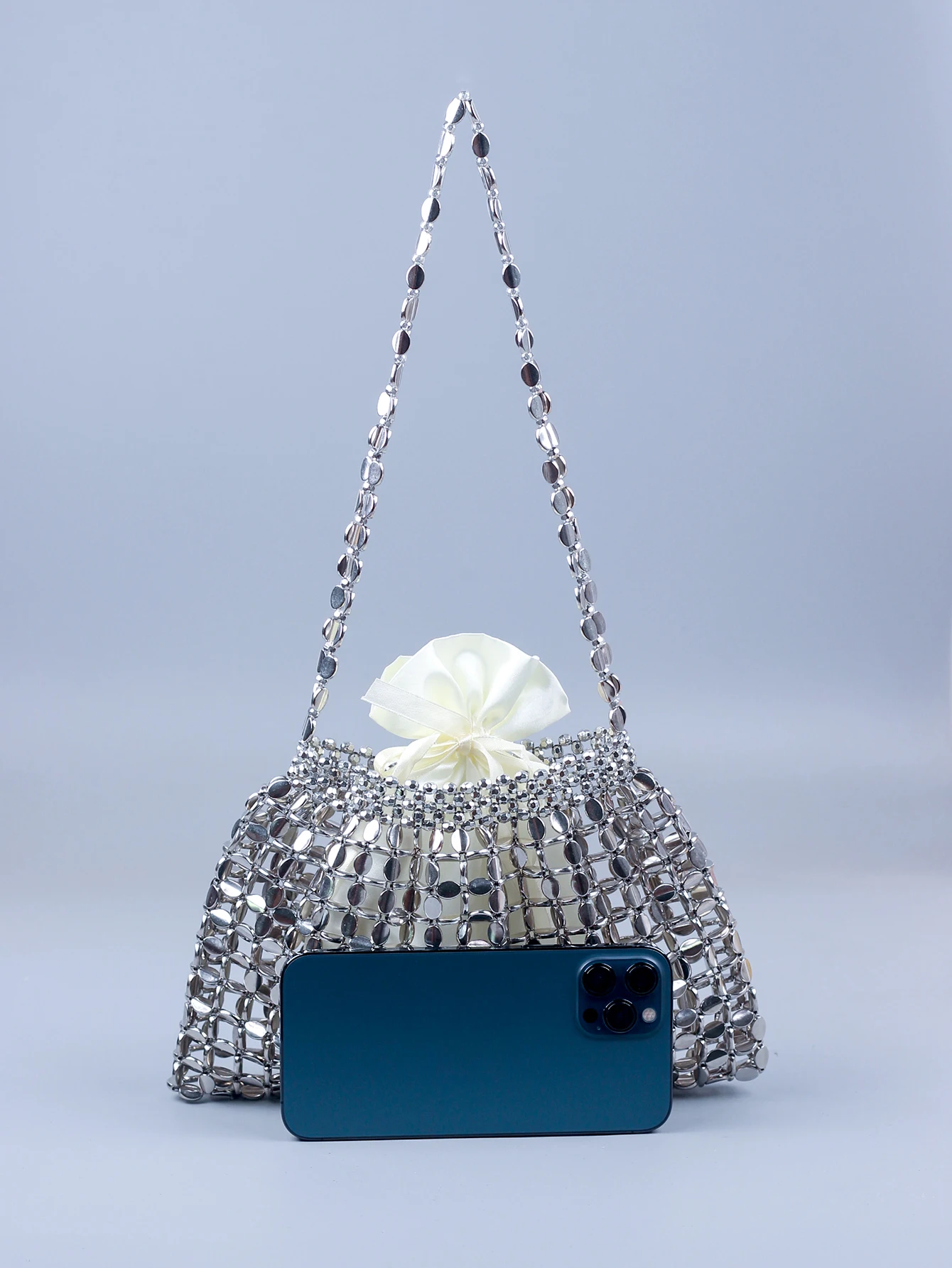 Handmade silver gold flat bead beaded woven large-sized dumplings, fashionable and trendy one shoulder portable beaded bag