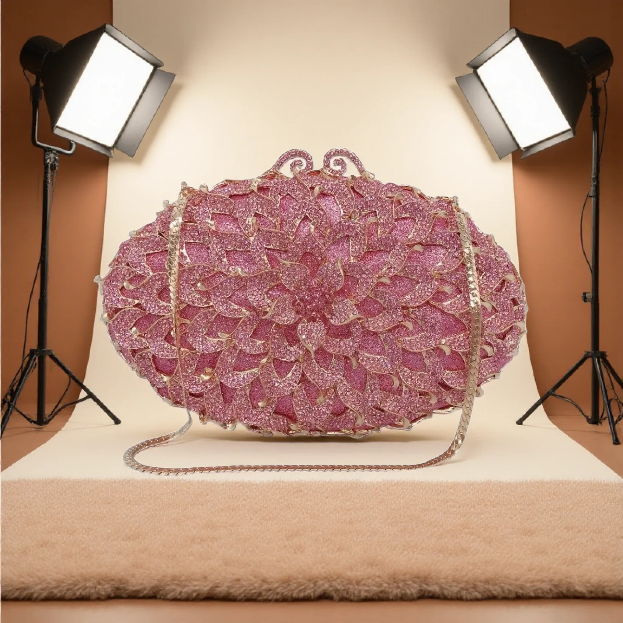 

Women's Fashionable Crystal Rhinestone Hollow Metal Diamond Evening Bag Banquet Pochette Soirée Wedding Clutch Handbag sac femme