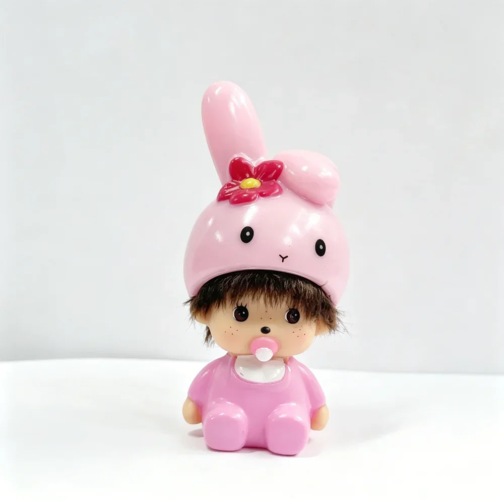 Kitty Monchhichi-Puppe mit abnehmbaren Hüten, die an Taschen gehängt werden können. Niedliche, dekorative kleine Geschenke für den Geburtstag von Paaren und zum Verschenken. – Detail 7