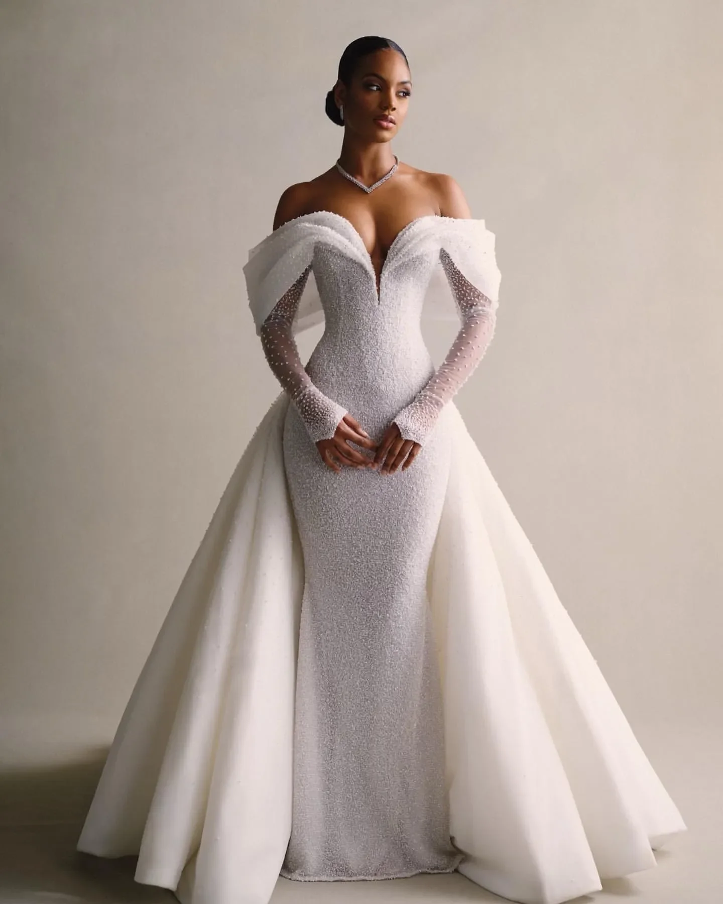 Customzied Elegant Wedding Dresses Off Shoulder With Detachable Train Full Sleeve Sequins Neck Bridal Gowns Robe De Mariee
