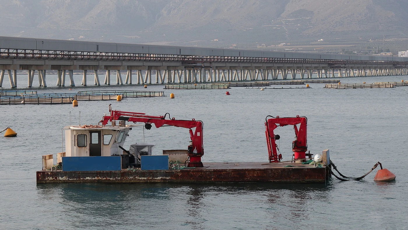 Intelligent Marine Deck Crane Equipped with Remote Control Module and Anti-Tilt Stabilization Technology view 3