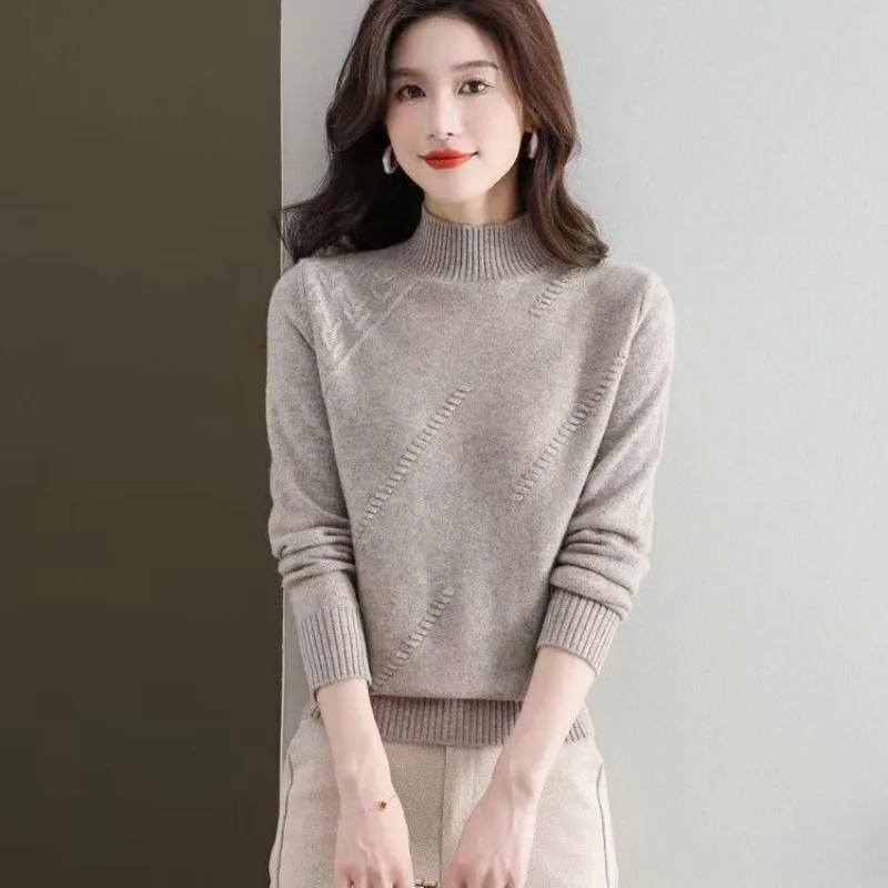 

2025 New Women's Autumn and Winter Short Half Turtleneck Sweater Thickened Fashionable Stretch Pullover Bottoming Shirt