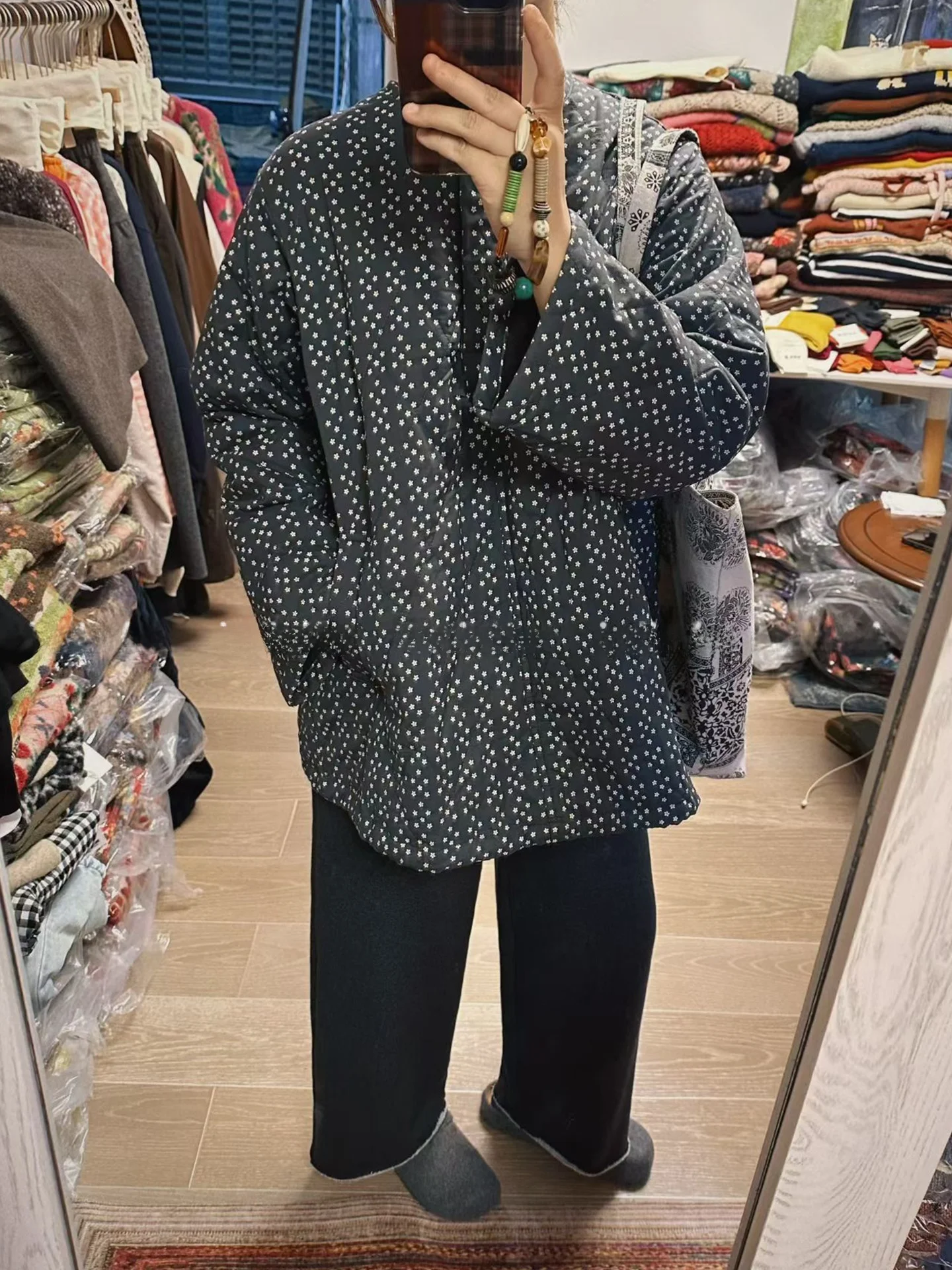 

Осенне-зимняя женская тонкая хлопковая куртка с капюшоном и цветочным узором по низу, на шнурке, больших размеров, для фигуры типа «груша»