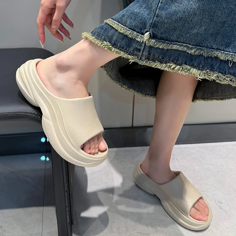 Chunky Plateau-Slipper für Damen 2026 Sommer Bequeme Keilabsatz-Sandalen Einfarbige Rutschfeste EVA Dicksohlen-Slides – Detail 8