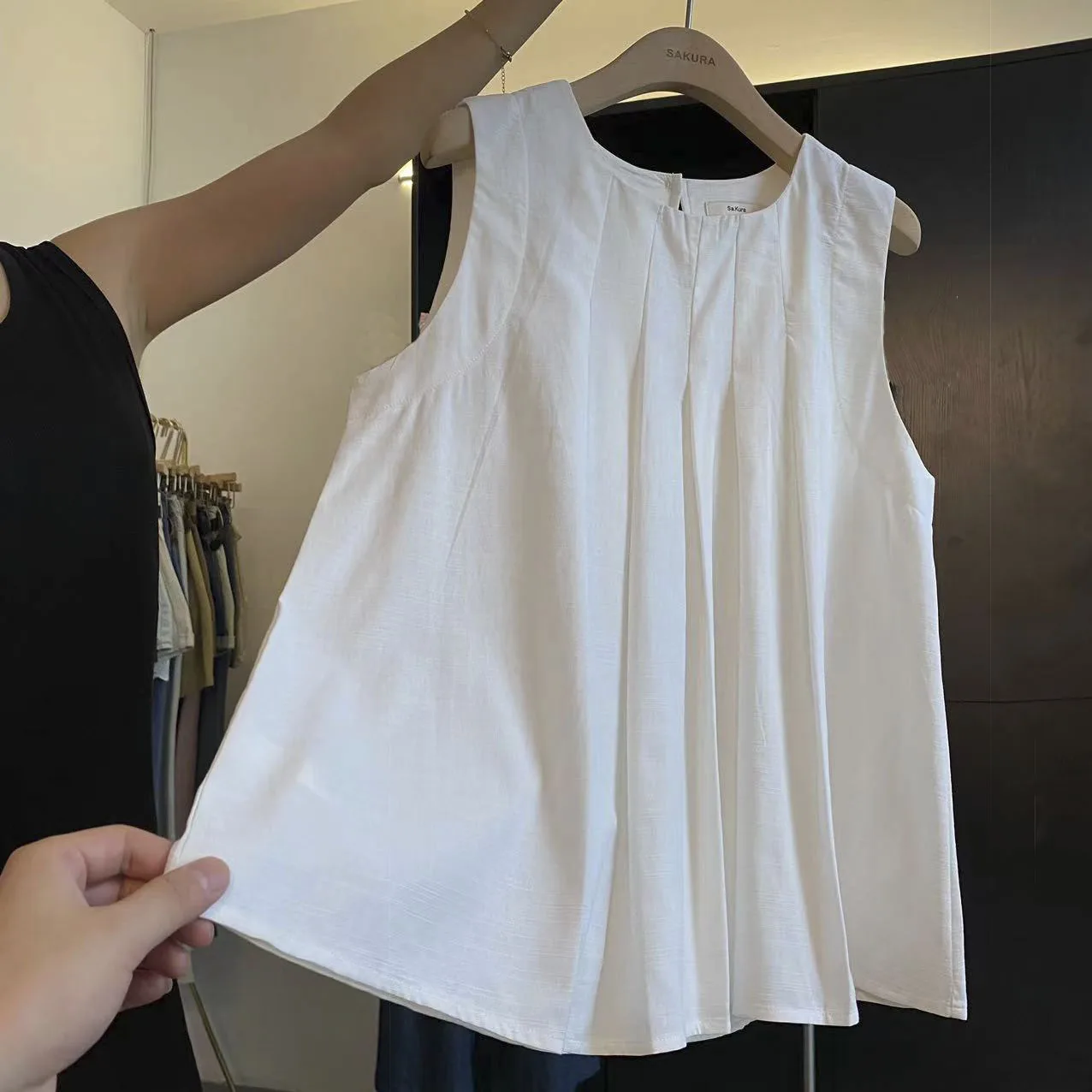 

Tutu Miss【Endl Summer】Simple Casual Versatile round Ne Pleated Color Svel Strap Vest Korean Sle Blouse