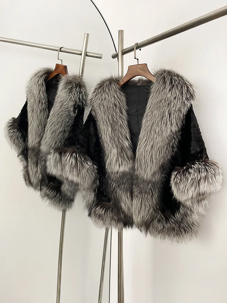 Elegancki damski krótki płaszcz ze sztucznego futra w kolorze białym, z luksusowym puszystym kołnierzem, stylowa i ciepła odzież wierzchnia ZM3890