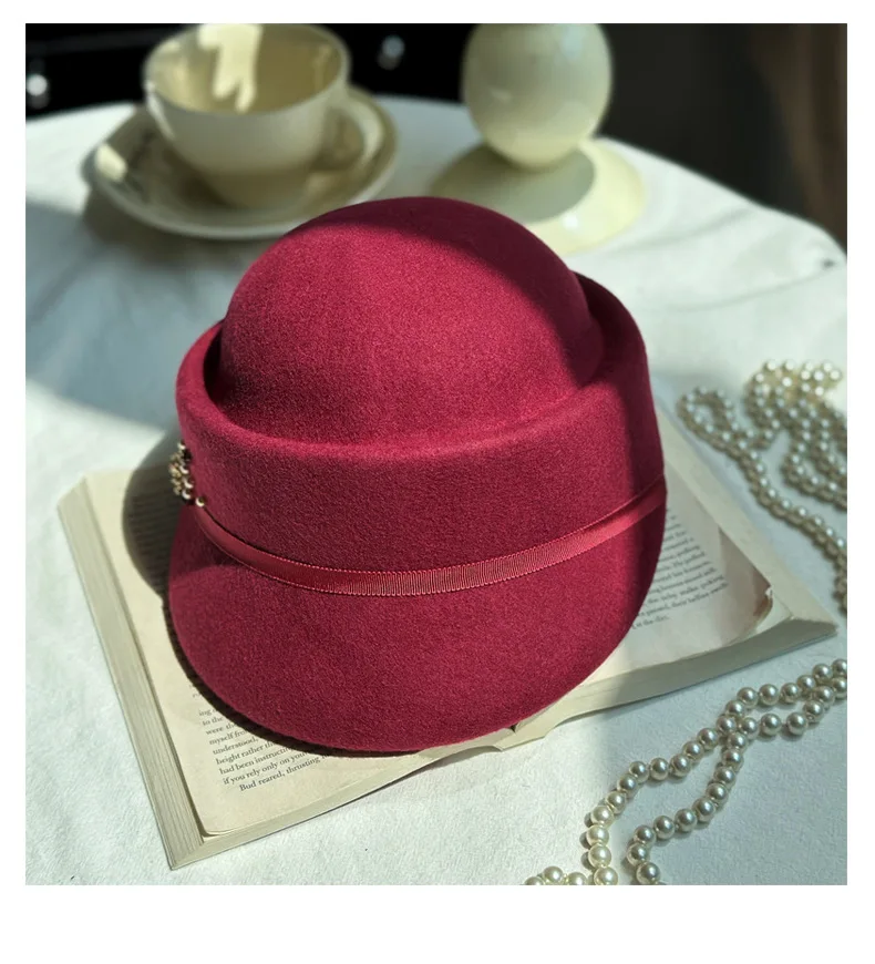 chapeu-de-la-bordo-para-mulheres-estilo-equestre-com-aba-curta-feito-de-feltro-com-detalhes-de-floco-de-neve-strass-e-perolas-ideal-para-outono-e-inverno-um-acessorio-elegante-para-complementar-o-visual