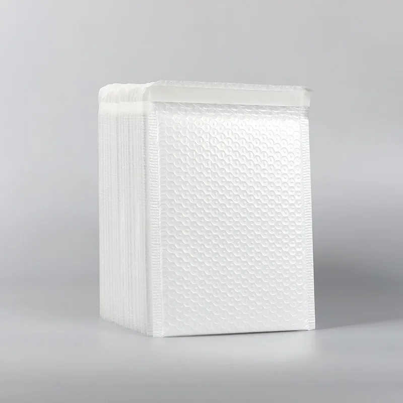 50 個 18 × 23/20 × 25 センチメートル白バブルメーラー包装袋製品配送パッケージ配送封筒メーラー