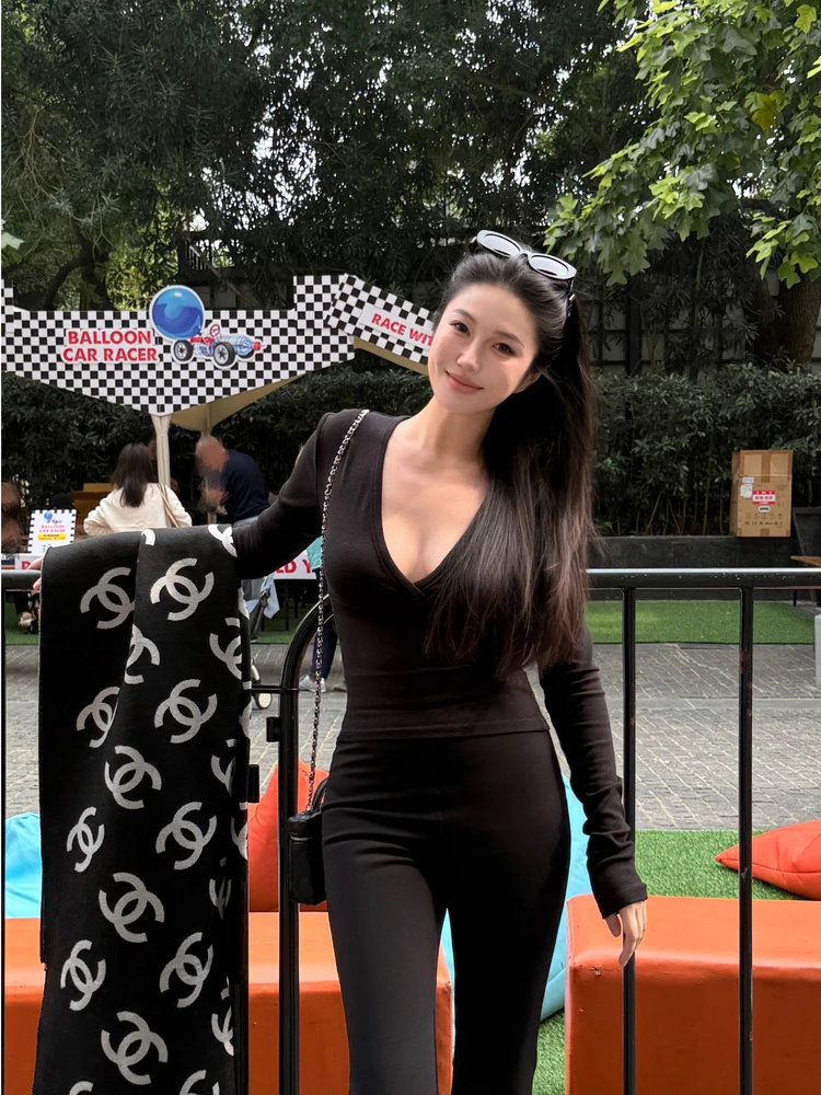 

Женская эластичная базовая футболка Ele Pure Color с глубоким V-образным вырезом, длинным рукавом, утягивающая, для ношения под одеждой, Cleanfit, зимняя коллекция