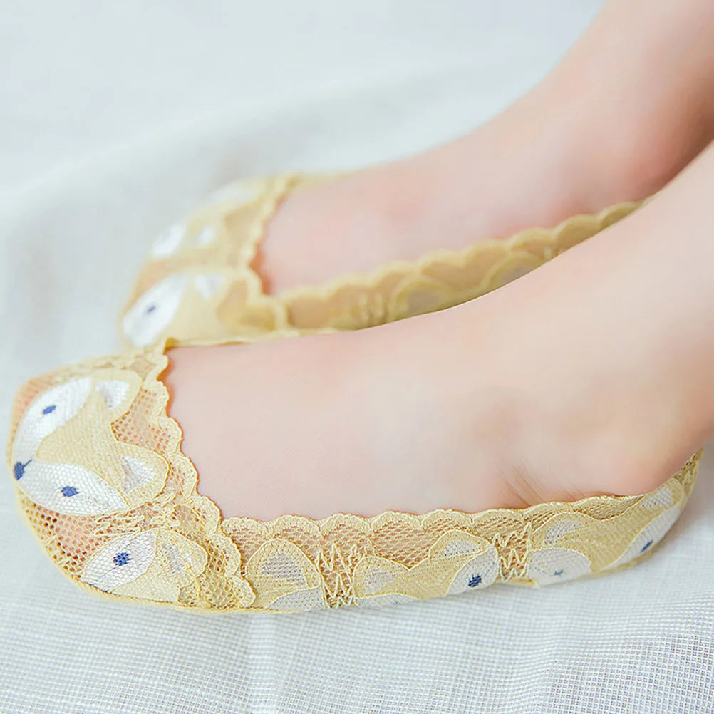 

3Pairs Non-Slip Invisible Socks Girls Low Cut Ankle Seamless Comfortable Breathable No Show Socks Perfect for Sports Casual