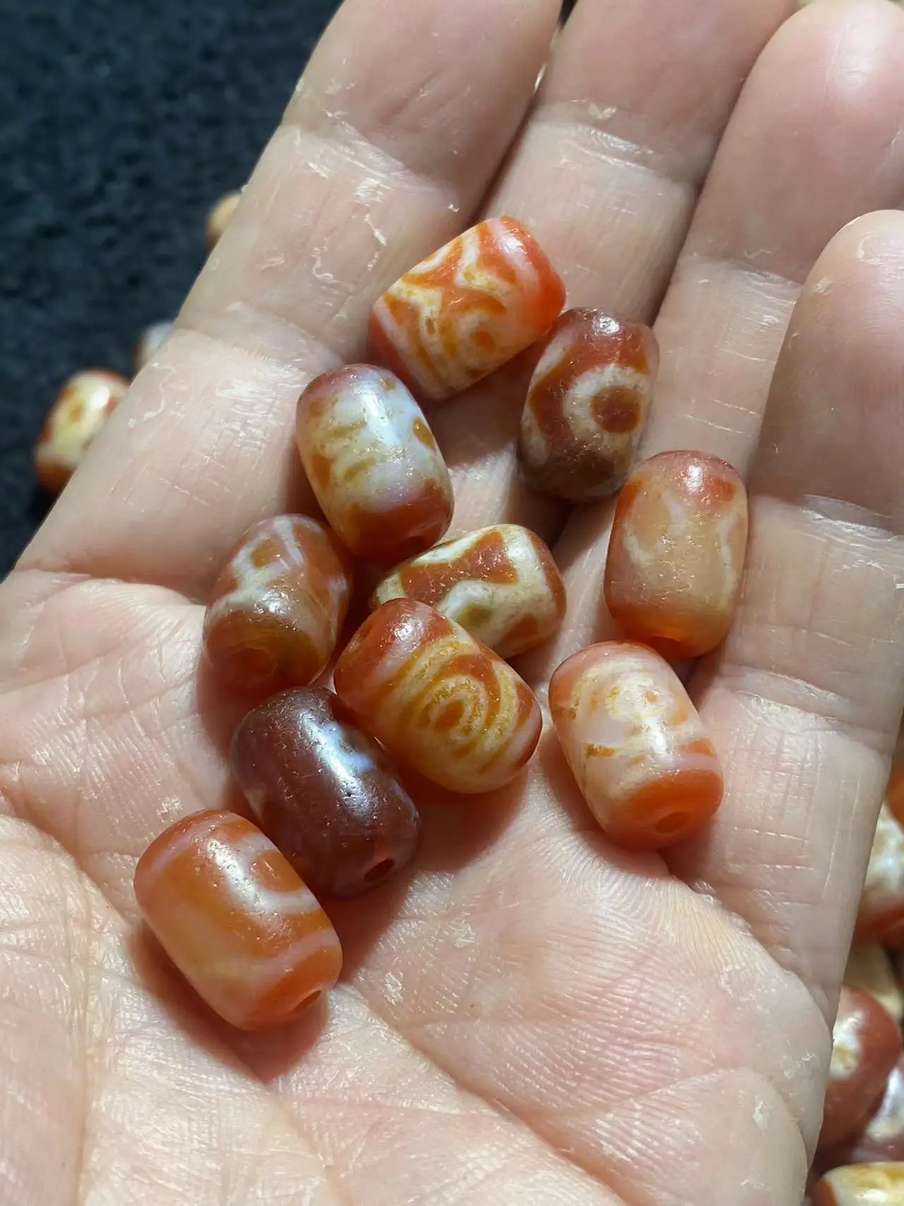 

50pcs/lot natural various totem patterns old agate dzi wholesale red Weathering lines Feeling of wear Barrel beads Accessories