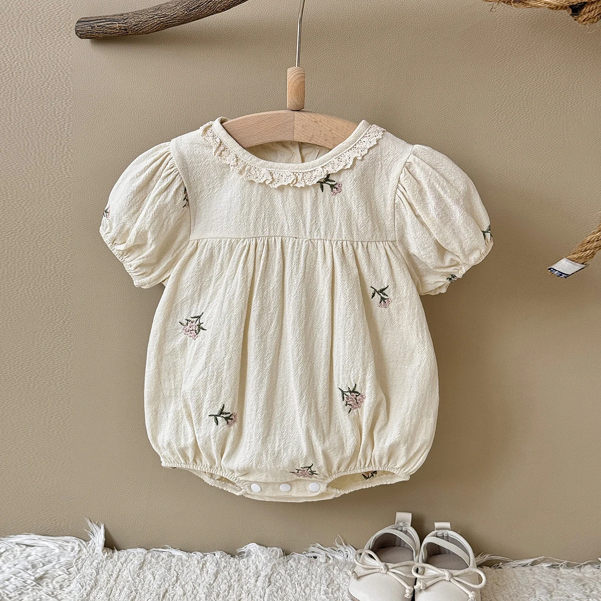 Summer Baby Clothing Infant Girls Pure Cotton Bodysuit 0-18M Floral Embroideryt Round Neck Soft One piece Triangle Romper
