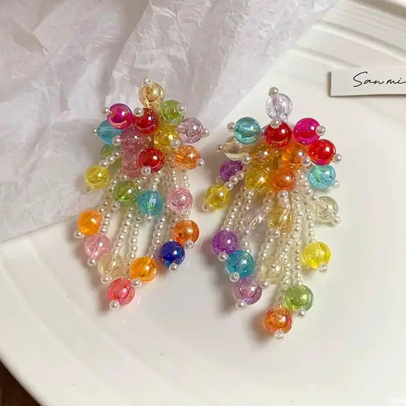 Bunte Perlen-Haarspange mit Kunstperlen-Quasten und schillerndem Design für den täglichen Gebrauch und Party-Haarstyling. – Detail 7
