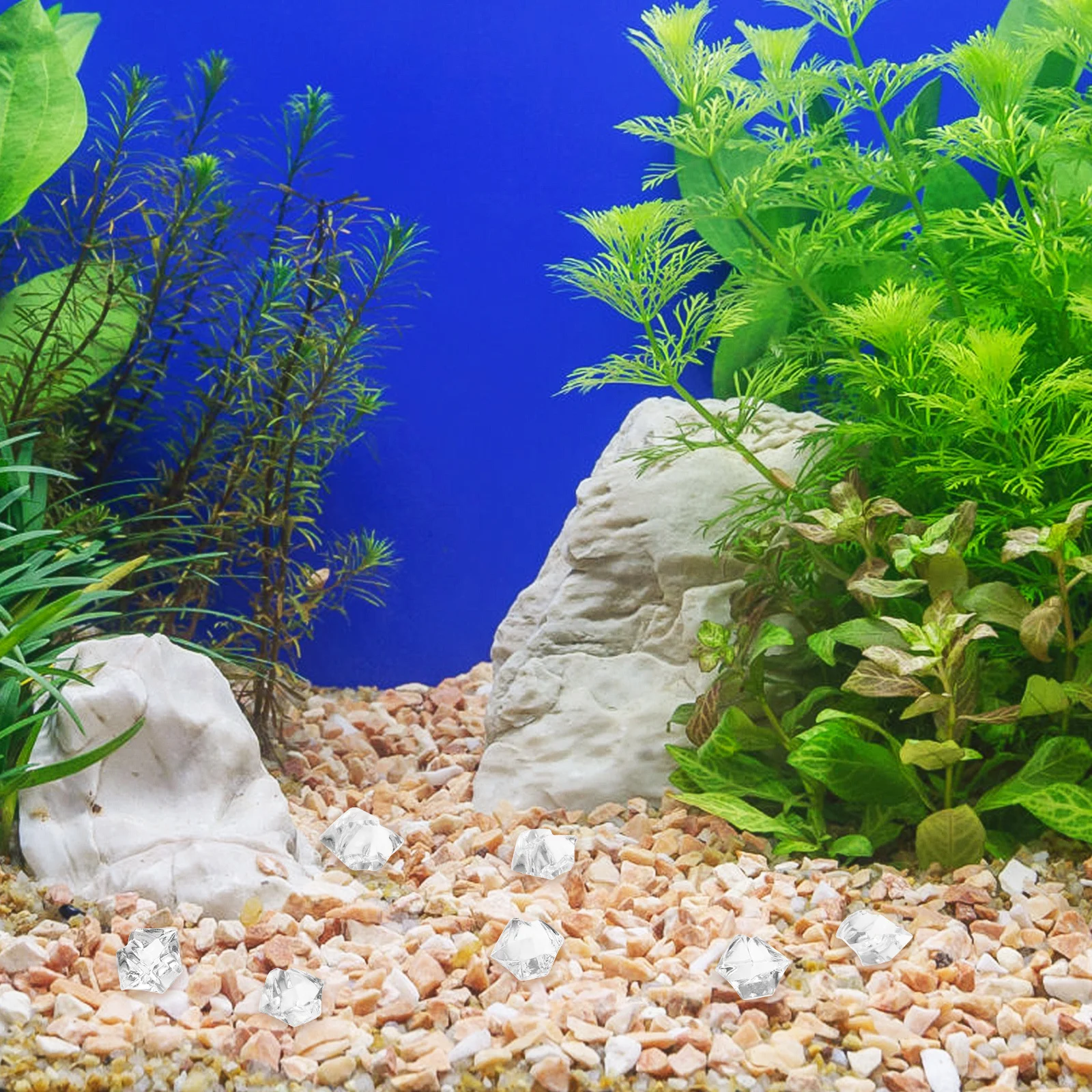 

600Pcs Plastic Ice Cubes Faux Ice Cubes Exquisite Appearance Ideal for Ceremony Party Decoration Fake Decoration