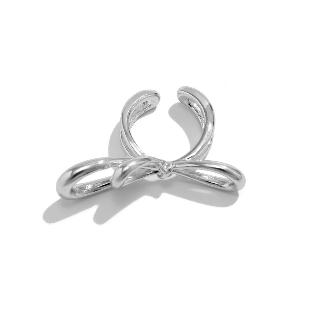 Einfacher und auffälliger Ring mit Schleifenöffnung, verstellbarer Hohlring für Frauen, personalisierte und modische Accessoires für den täglichen Gebrauch. – Detail 6