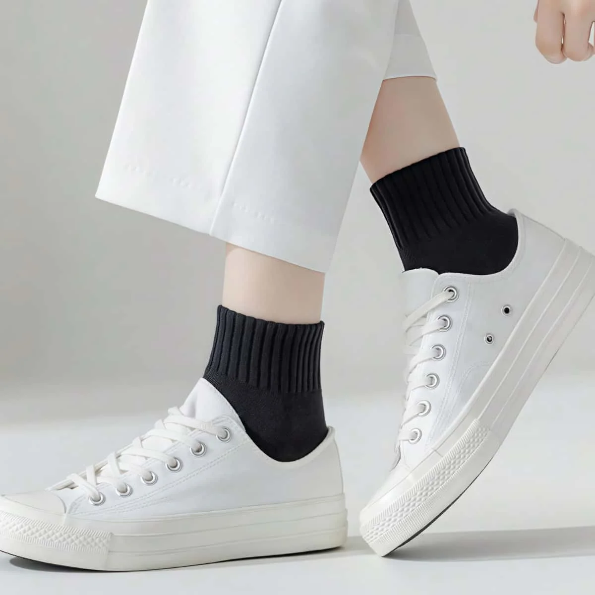 Classic Black and White Women's Short Socks, Large Size Women's Socks 36-44, Comfortable and Breathable Socks for Spring and Summer, Sports Style, Mid-Calf Socks, Men's Socks, Couple Style, Casual Socks, Versatile Socks