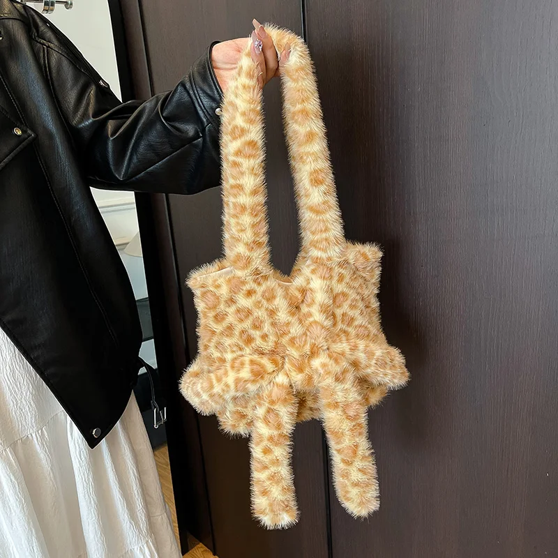 

2026 Новая осенне-зимняя плюшевая женская сумка большой вместимости, сексуальные сумки с леопардовым принтом и бантом, нишевый дизайн, модные сумки на одно плечо