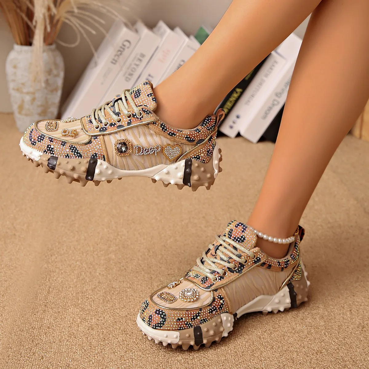 

Women's Breathable Thick-soled Non-slip and Wear-resistant Dad Shoes Spring Summer New Casual Fashion Sequin Decorated Sneakers