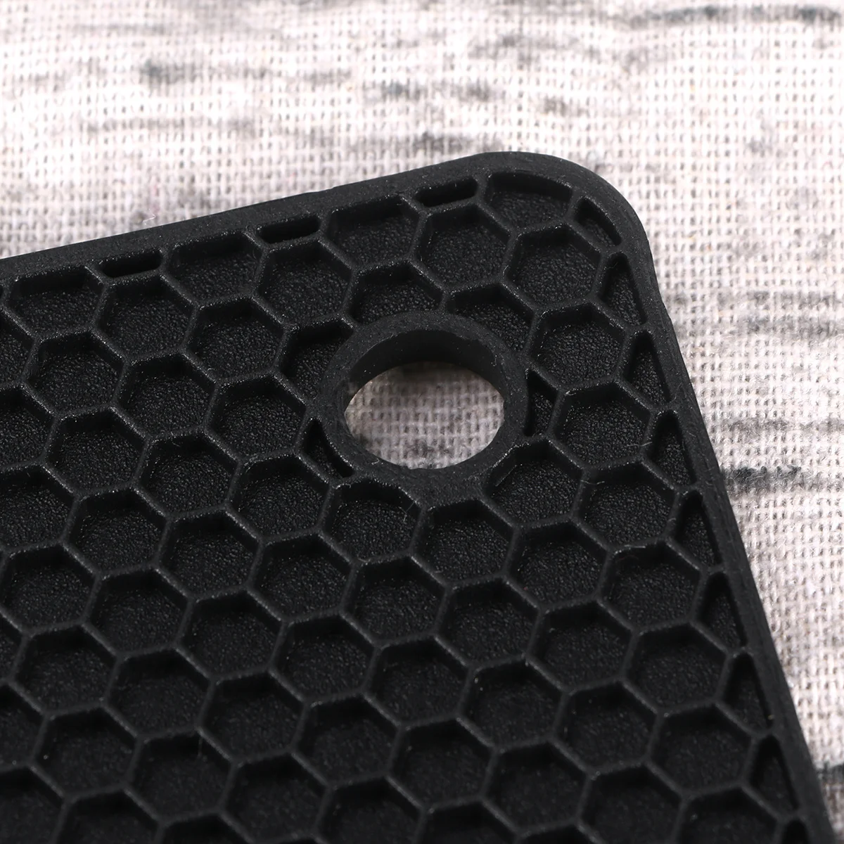 

Silicone Non-Slip Black Square Pot Holder Hanging Honeycomb Portable Placemat Thermal Insulation Tableware Mat for Kitchen
