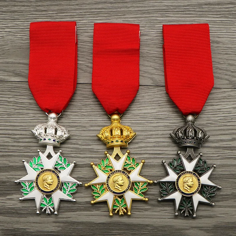 

French Emperor Napoleon's Senior Knights Medal of Honor Reproduction Retro Metal Badge Souvenir Collection
