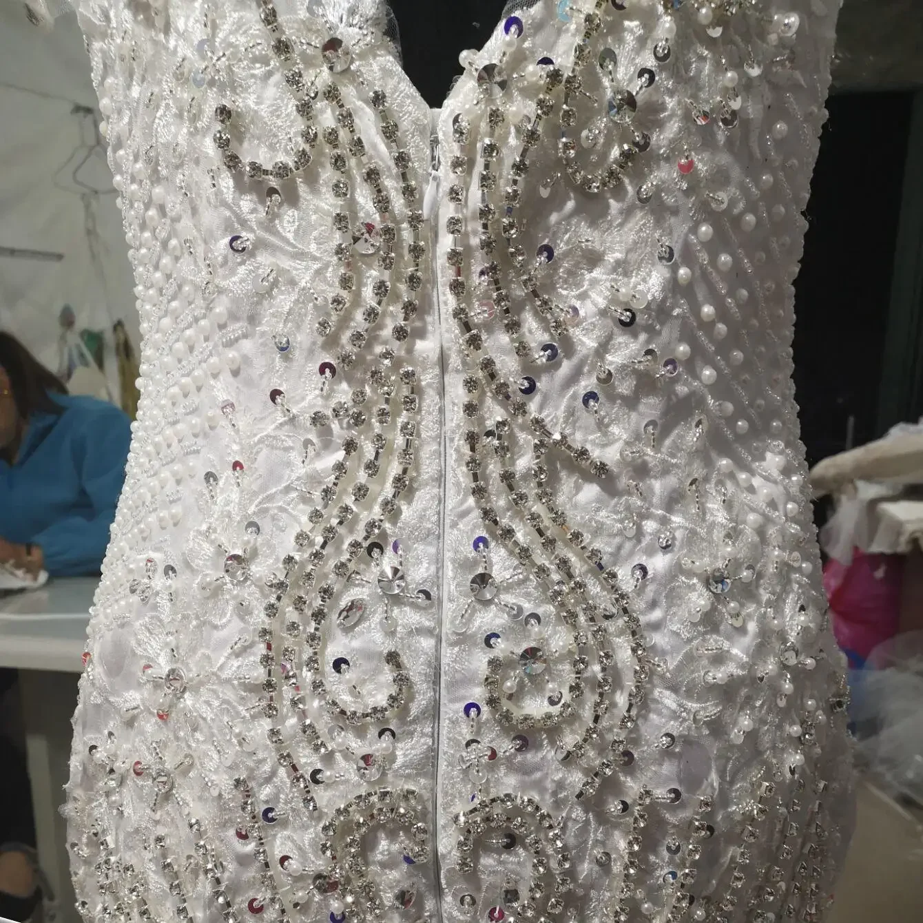 Abiti da sposa a sirena africana araba di lusso personalizzati con scollo a V e strass di cristallo senza schienale Abiti da festa Abito da sposa